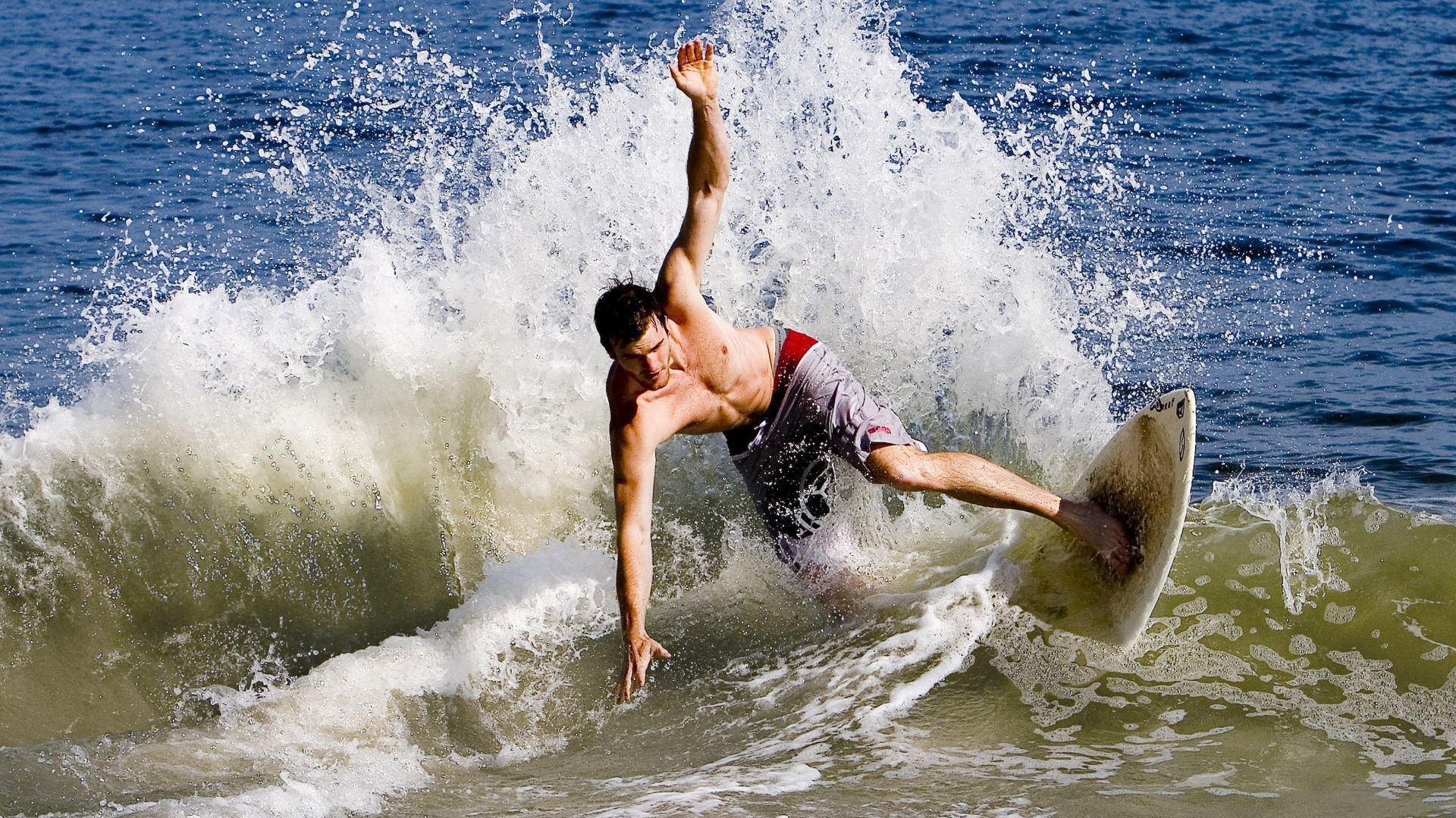 格勒鲁斯在客场取胜，球队士气高涨，格鲁斯什么意思