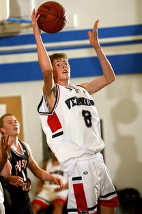 星空官网-替补球员是否在关键比赛表现更专注稳定，替补球员应从什么位置入场